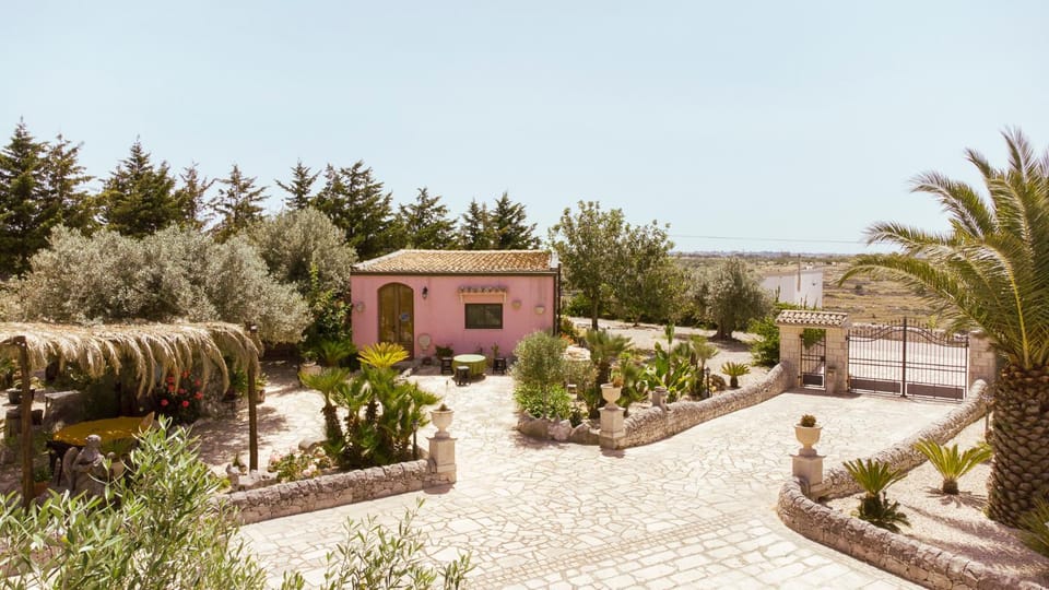 Patio, Facade/entrance, Garden, Parking