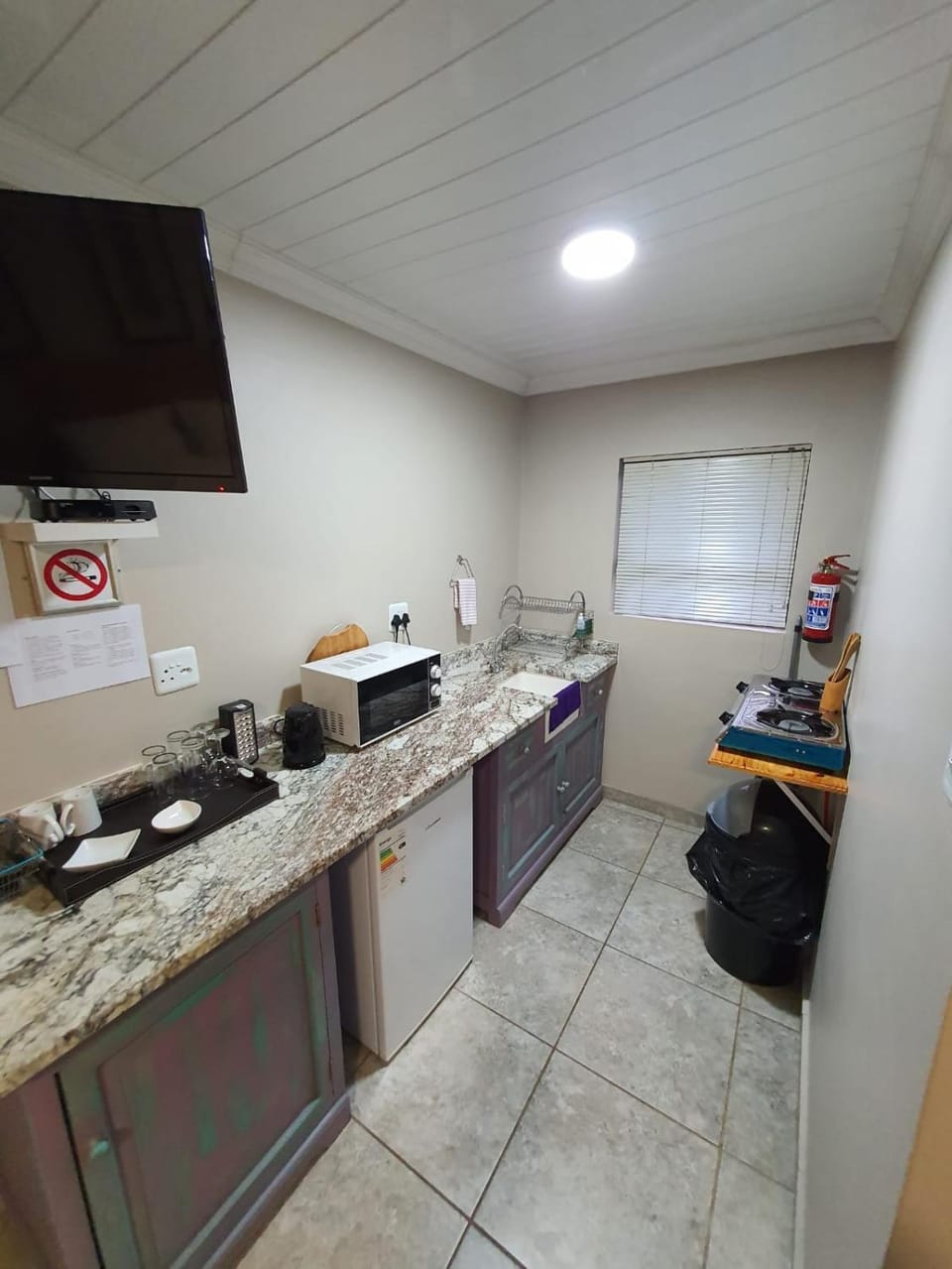 Kitchen or kitchenette