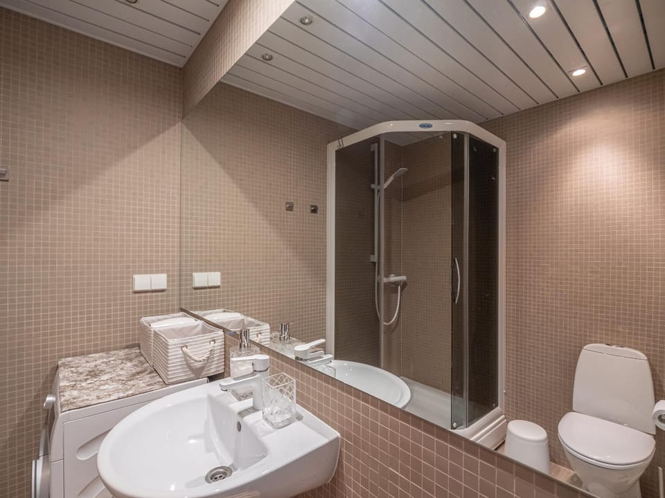 Shower, Bathroom, towels, washing machine