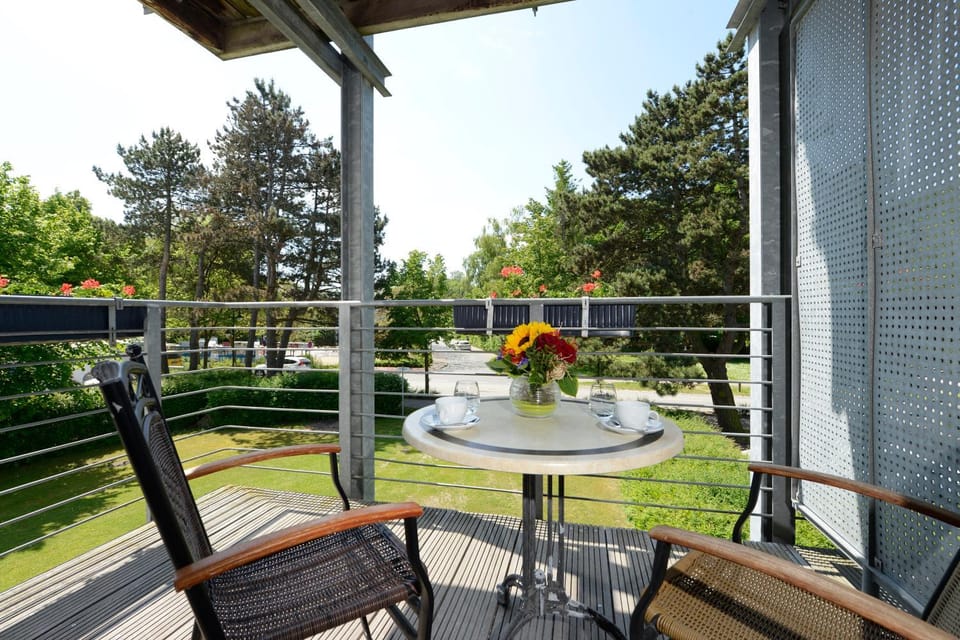 View (from property/room), Balcony/Terrace, Garden view
