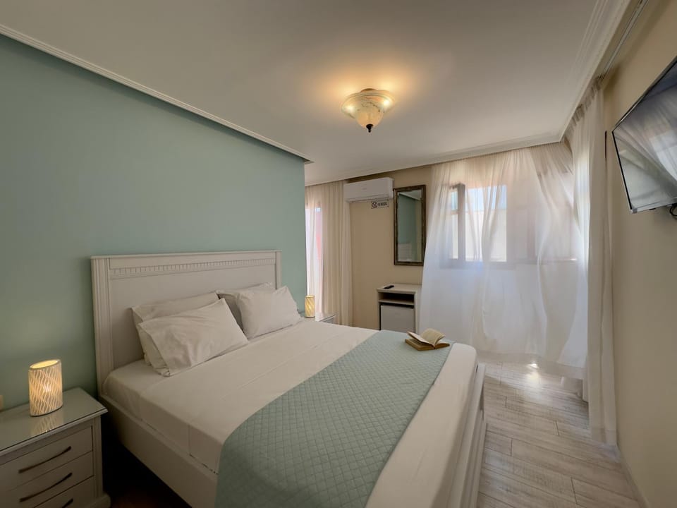 Bed, Balcony/Terrace, Photo of the whole room, Bedroom