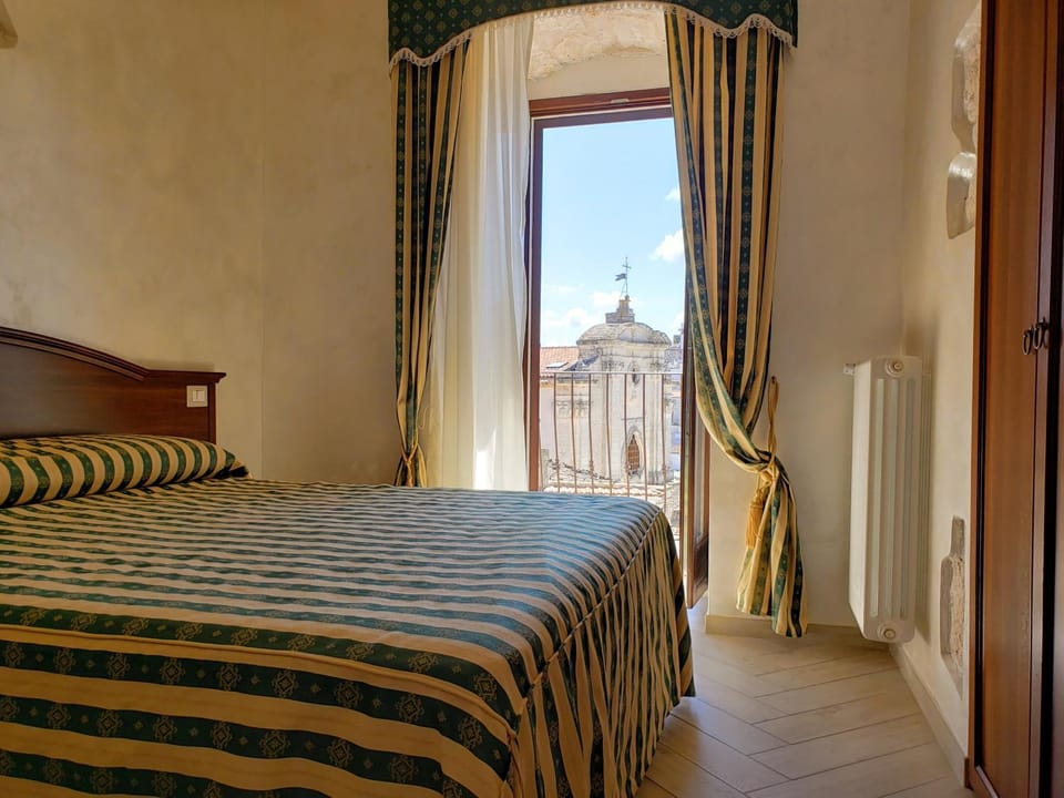 View (from property/room), Photo of the whole room, Bedroom, City view