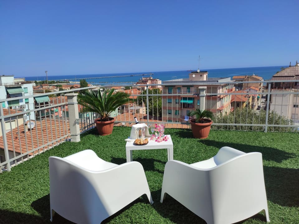 Balcony/Terrace, Sea view, Alcoholic drinks