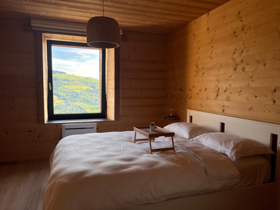 Bed, Natural landscape, Photo of the whole room, Bedroom