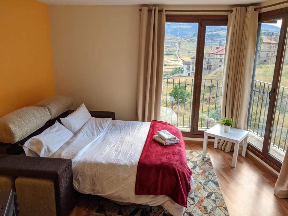Bed, View (from property/room), Balcony/Terrace, Mountain view