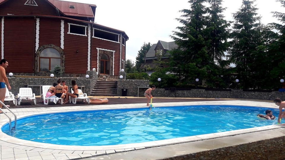 Swimming pool, Swimming pool