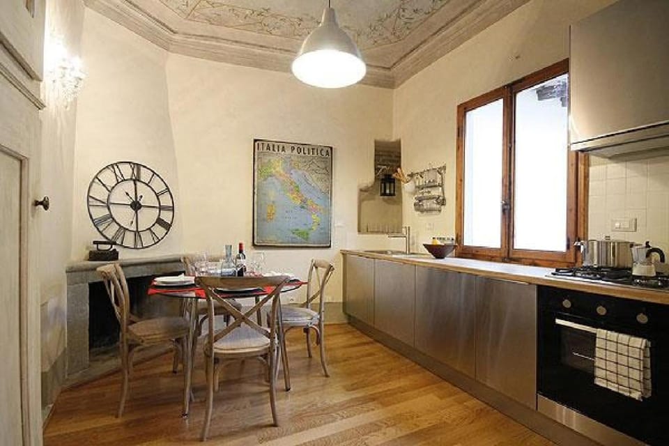Kitchen or kitchenette, Living room, Seating area, Dining area