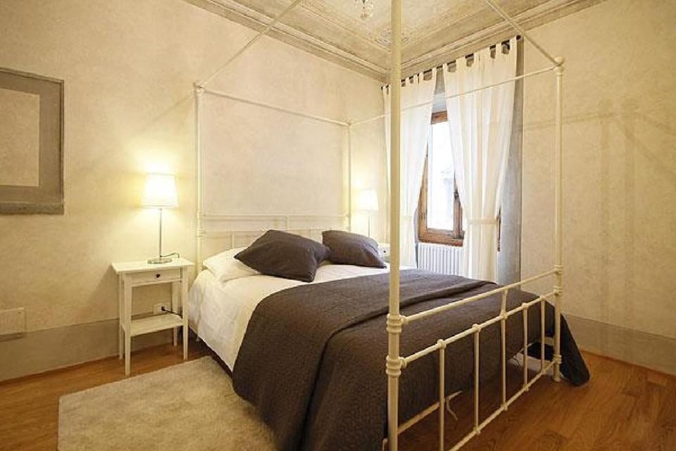 Bed, Photo of the whole room, Decorative detail, Bedroom