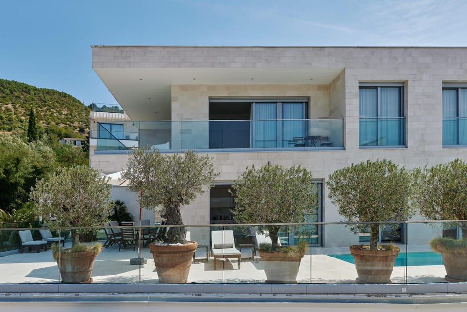 Property building, Balcony/Terrace, Garden view, Pool view