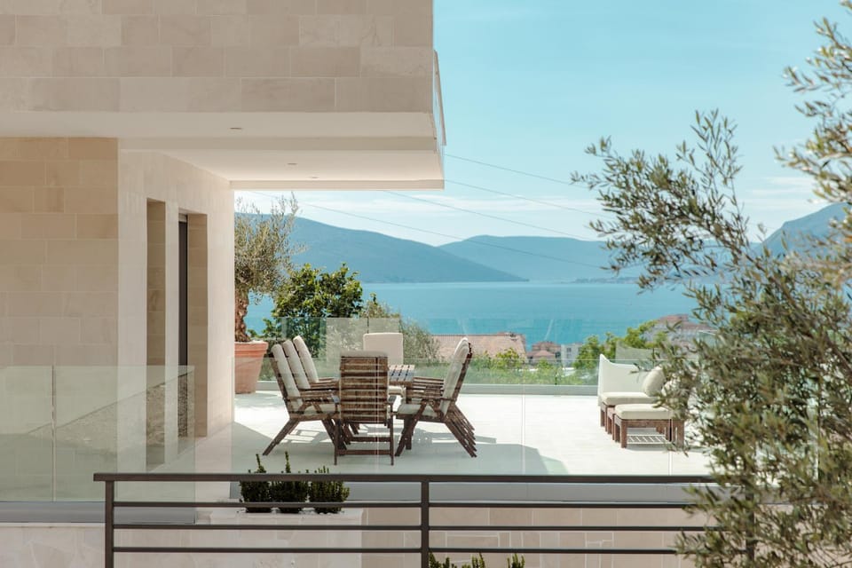 Patio, View (from property/room), Balcony/Terrace, Seating area, Mountain view, Sea view