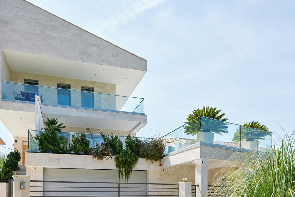 Property building, Balcony/Terrace