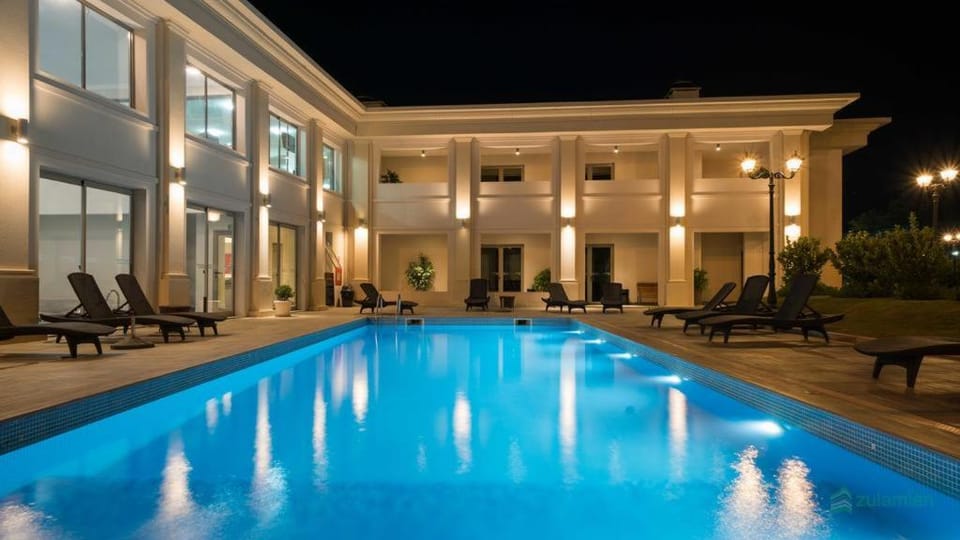 Swimming pool