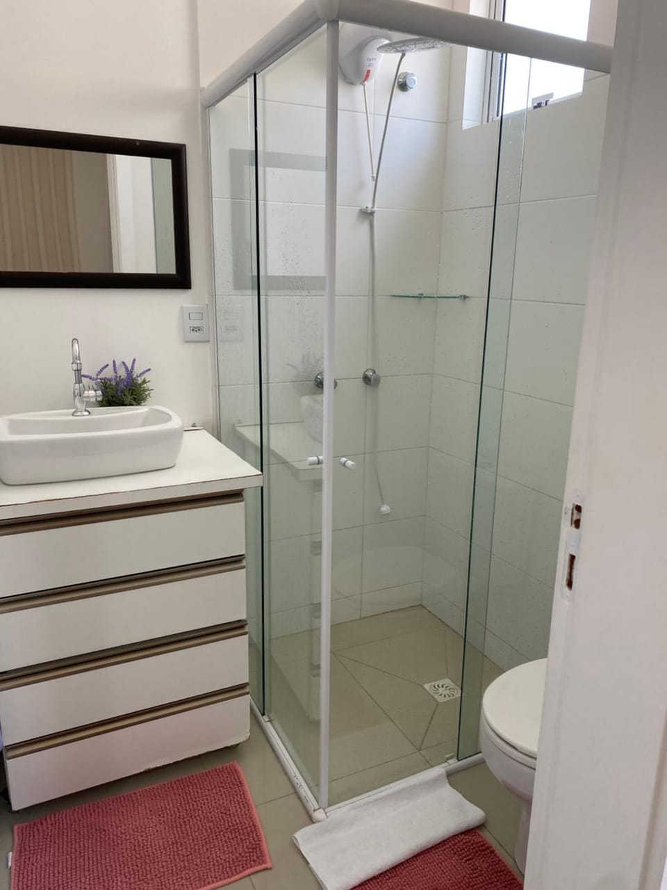 Suíte 1 com cama de casal,em apartamento compartilhado ar condicionado, tv, e Wi-fi -frigobar Vacation rental in Porto Belo