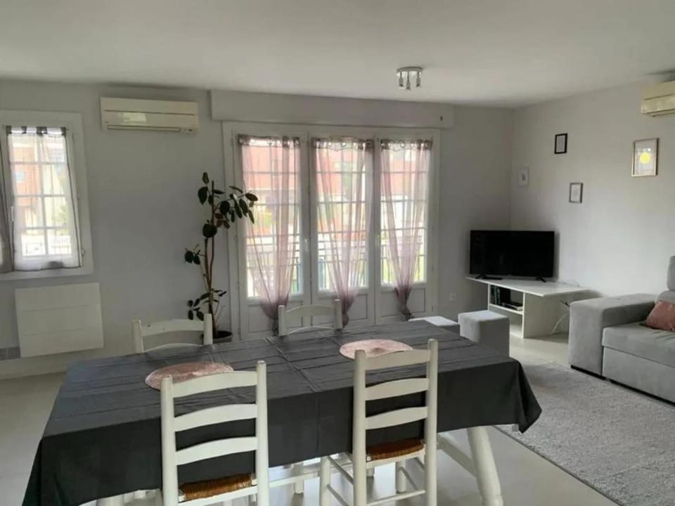 Maison 2 chambre, salon, 5 couchage 57 rue du drain 95480 Pierrelaye House in Île-de-France