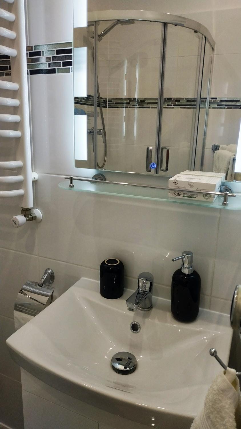 Bathroom, towels