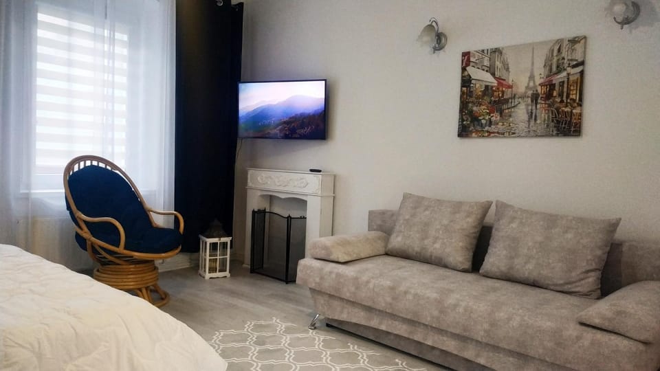 Spring, Bed, Off site, Day, Night, Winter, Summer, TV and multimedia, Living room, Photo of the whole room, Seating area, Cycling, Cycling, Bedroom, Autumn, Landmark view, Landmark view, Area and facilities, Seasons