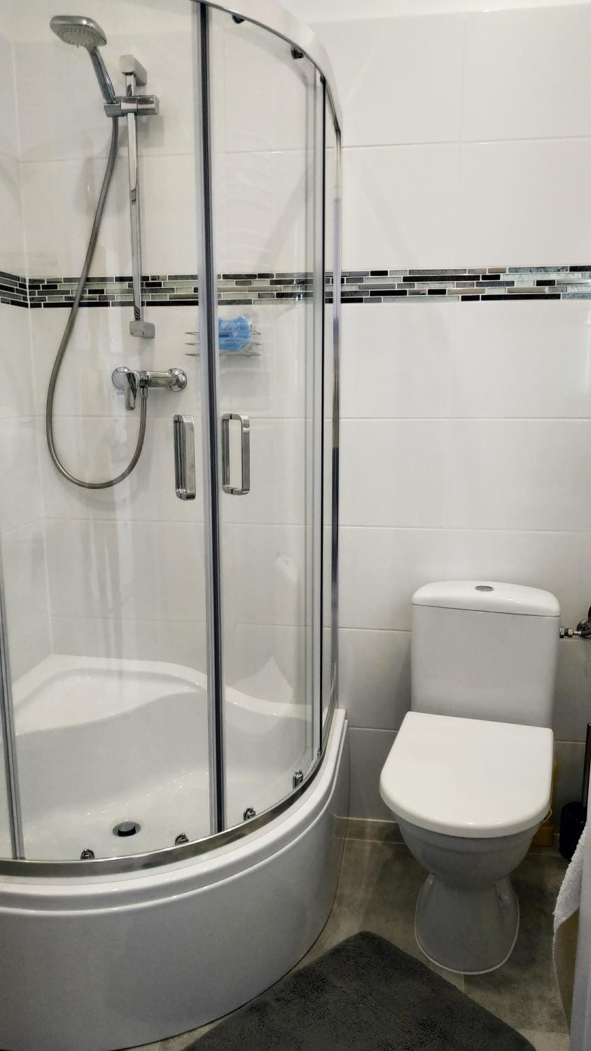 Shower, Toilet, Bathroom, heating, towels