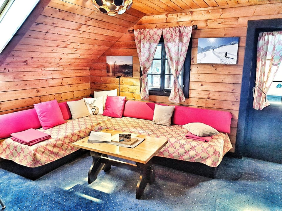 Living room, Photo of the whole room