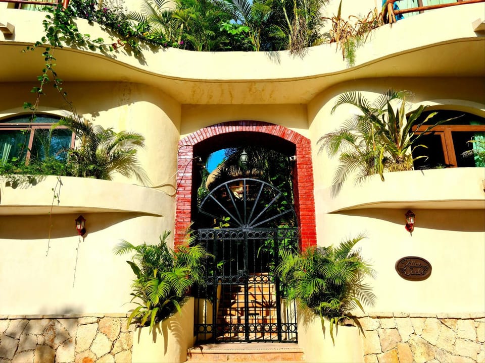 Luxury Villa steps to the beach & 5ta av, AMAZING Villa in Playa del Carmen