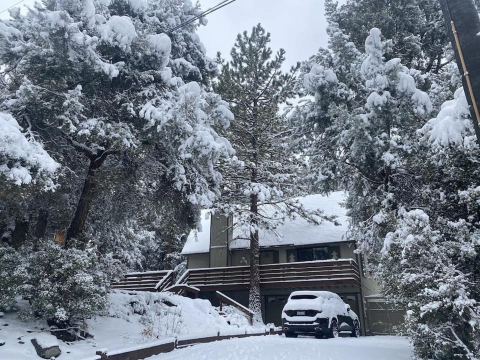 Property building, Winter, Parking, internet, pet friendly