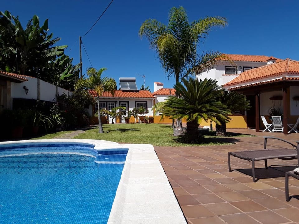 Property building, Swimming pool, Swimming pool