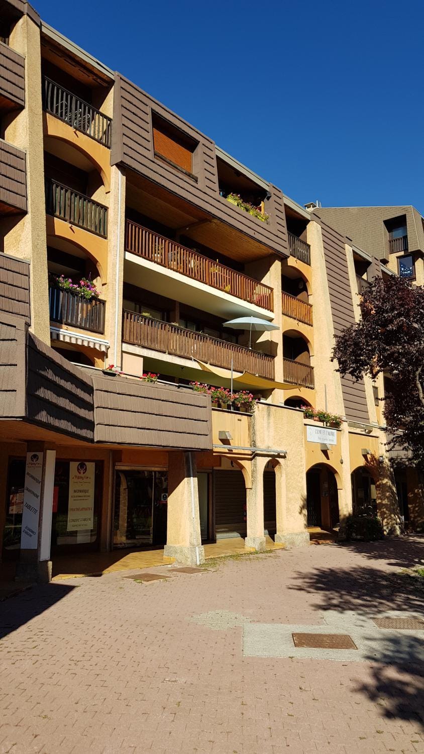 Facade/entrance, Balcony/Terrace