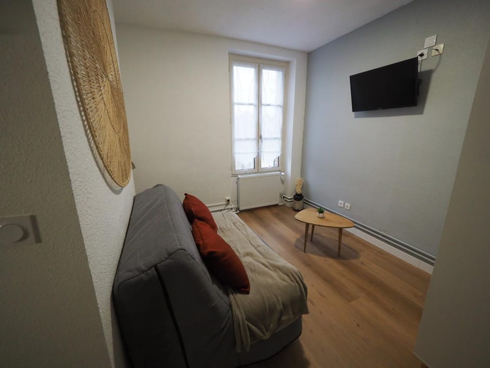 Appartement meublé 8 - 15 min Dampierre - 25 min Belleville - WIFI Apartment in Gien