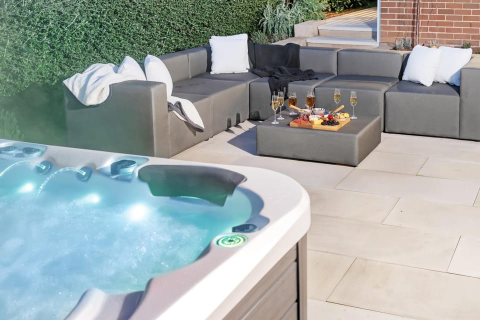 Patio, Hot Tub