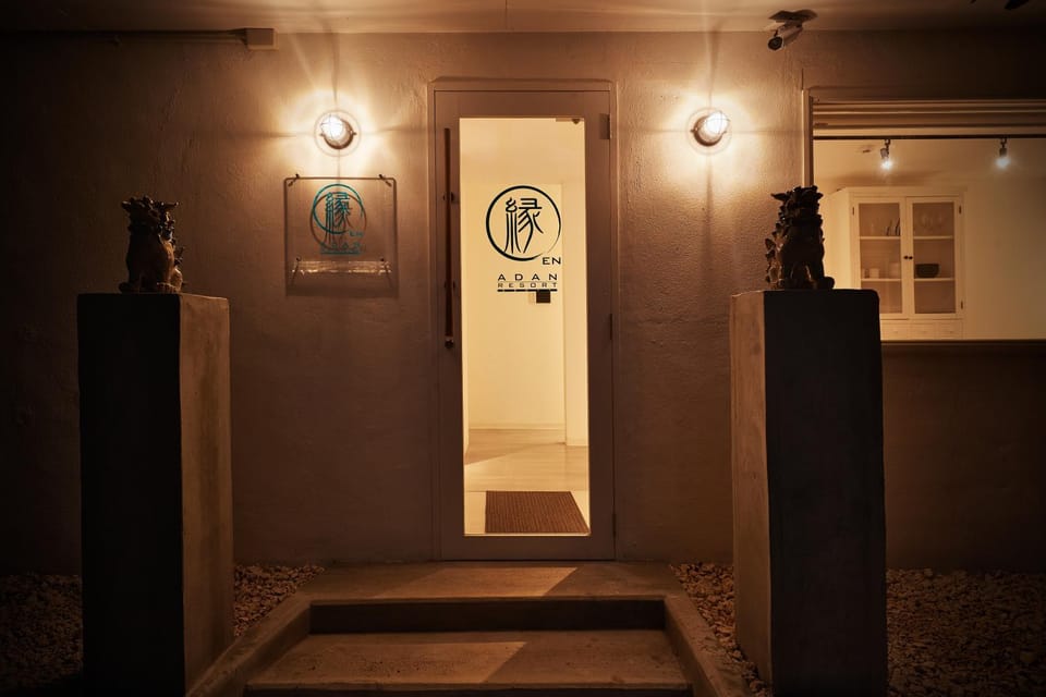 Facade/entrance, Night