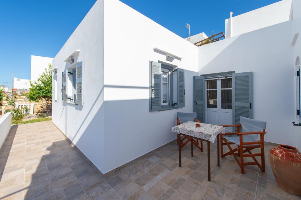 Mosxa House Apartment in Milos