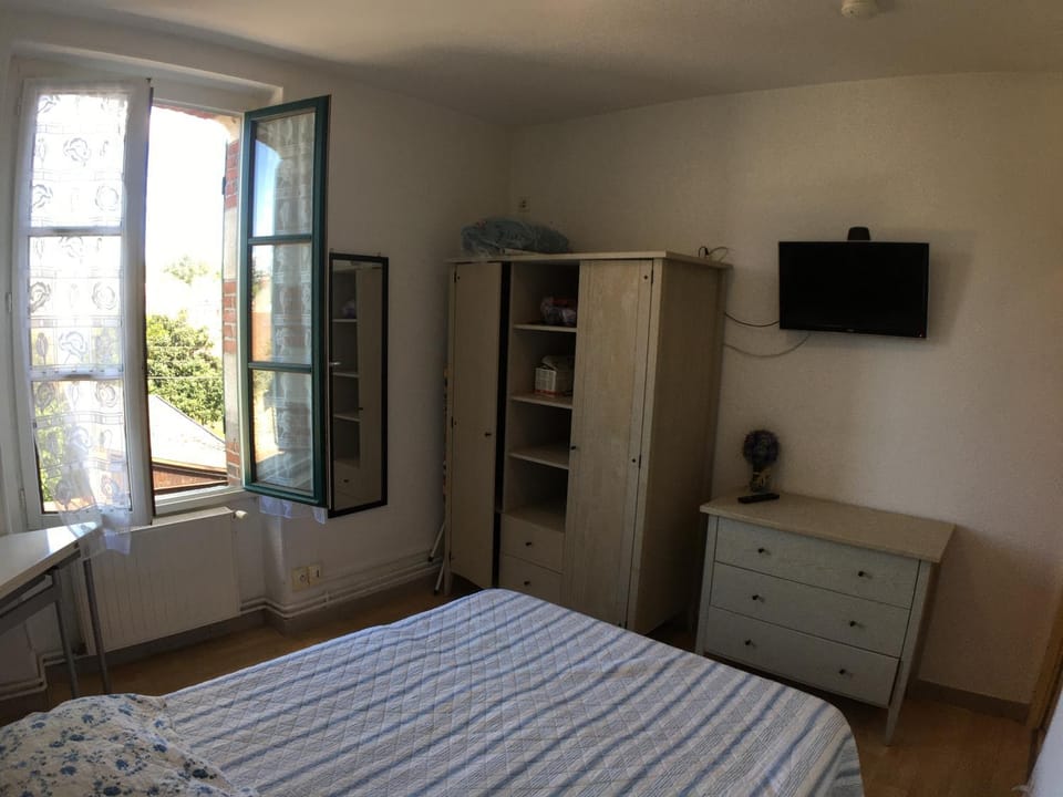 Appartement meublé 6 - 15 min Dampierre - 25 min Belleville - WIFI Apartment in Gien