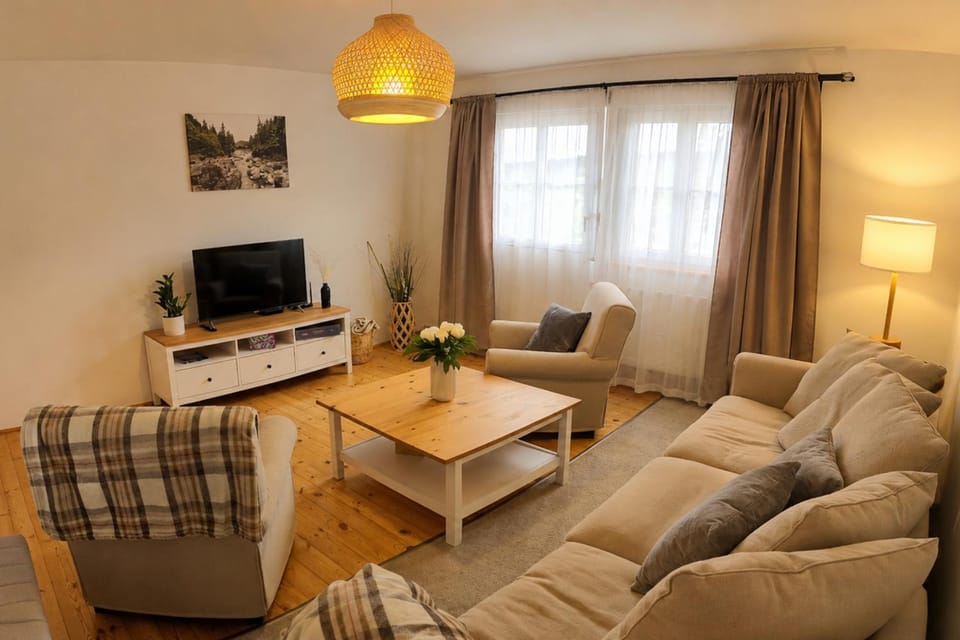 Communal lounge/ TV room, Living room, Seating area