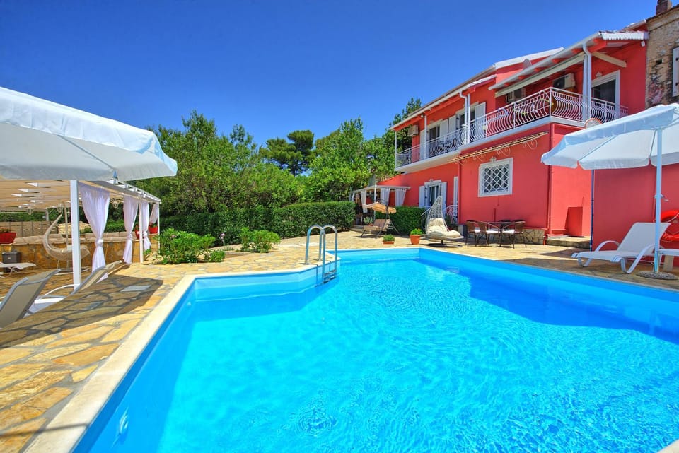 Property building, Garden, Swimming pool