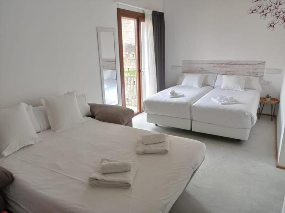IRAIPE Estella Rooms Auto Check-in Bed and Breakfast in Estella