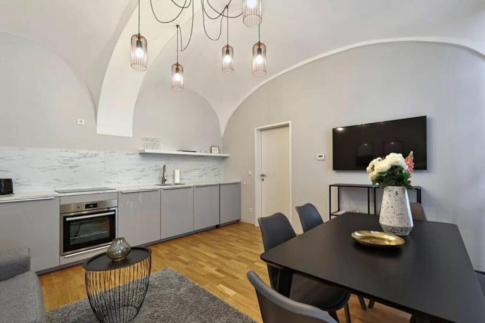 TV and multimedia, Kitchen or kitchenette, Dining area