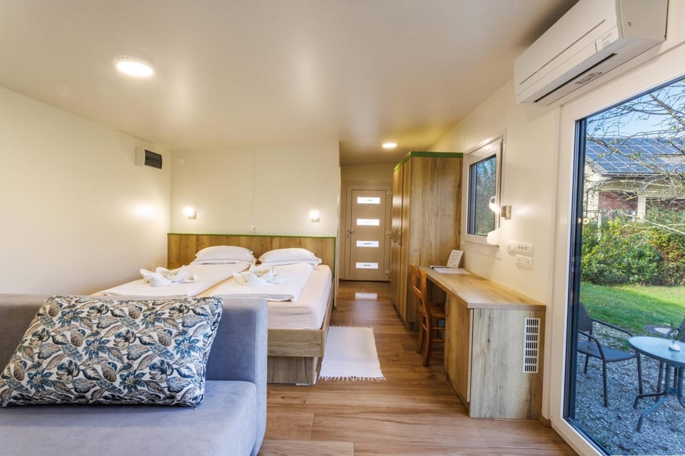 Bed, Photo of the whole room, Seating area, Bedroom, Garden view, Garden view