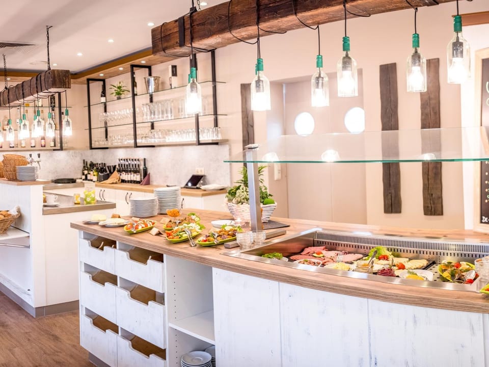 Restaurant/places to eat, Food and drinks, Food, Buffet breakfast