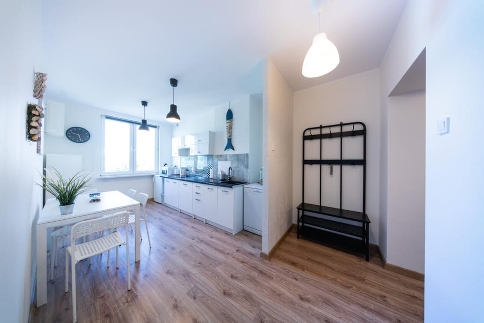 Kitchen or kitchenette, Photo of the whole room, Dining area
