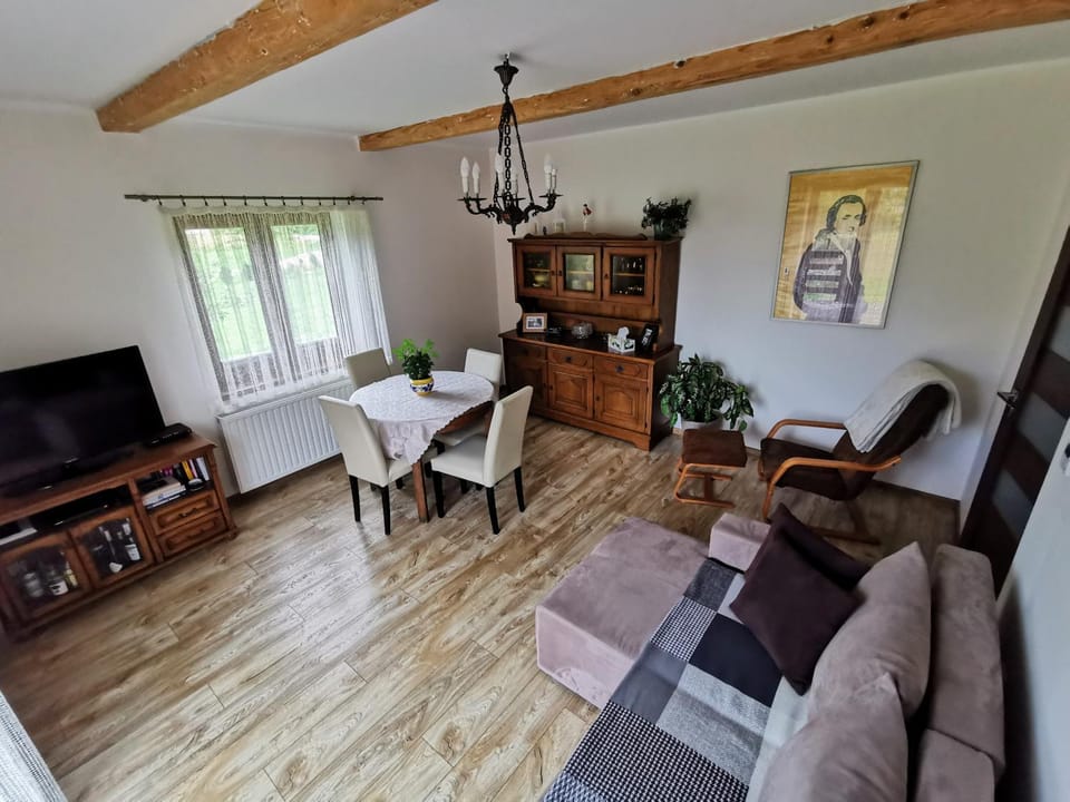 Living room, Seating area, Evening entertainment