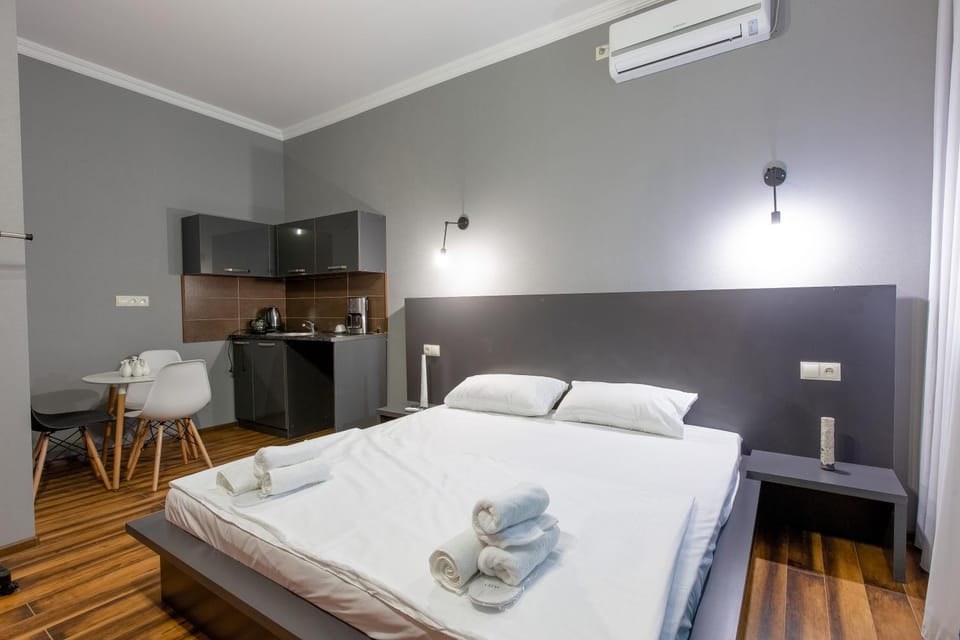 Kitchen or kitchenette, Bedroom
