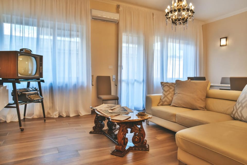 Communal lounge/ TV room, Lounge or bar