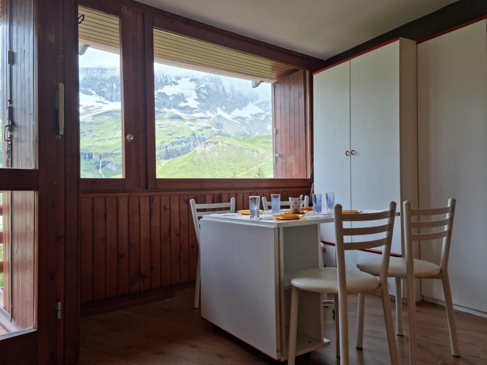Dining area, Mountain view