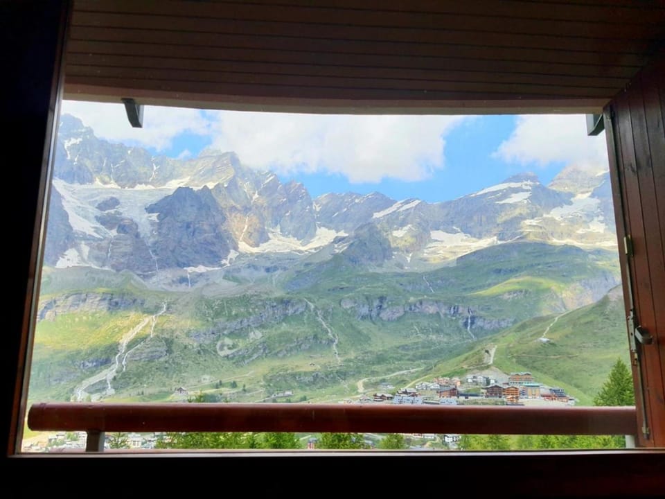 Balcony/Terrace, Mountain view