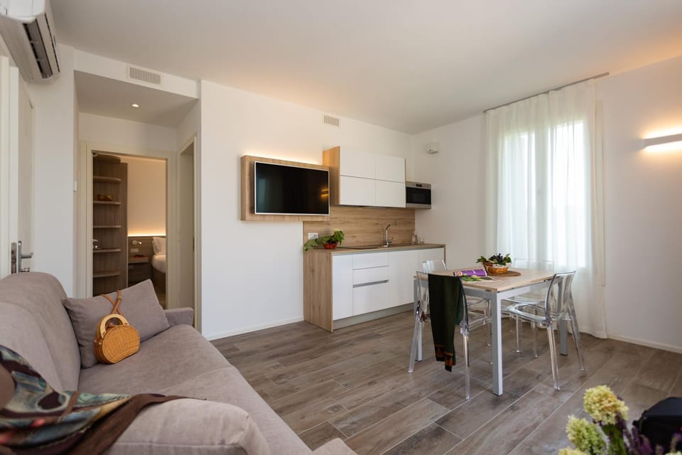 TV and multimedia, Kitchen or kitchenette, Living room, Dining area, minibar