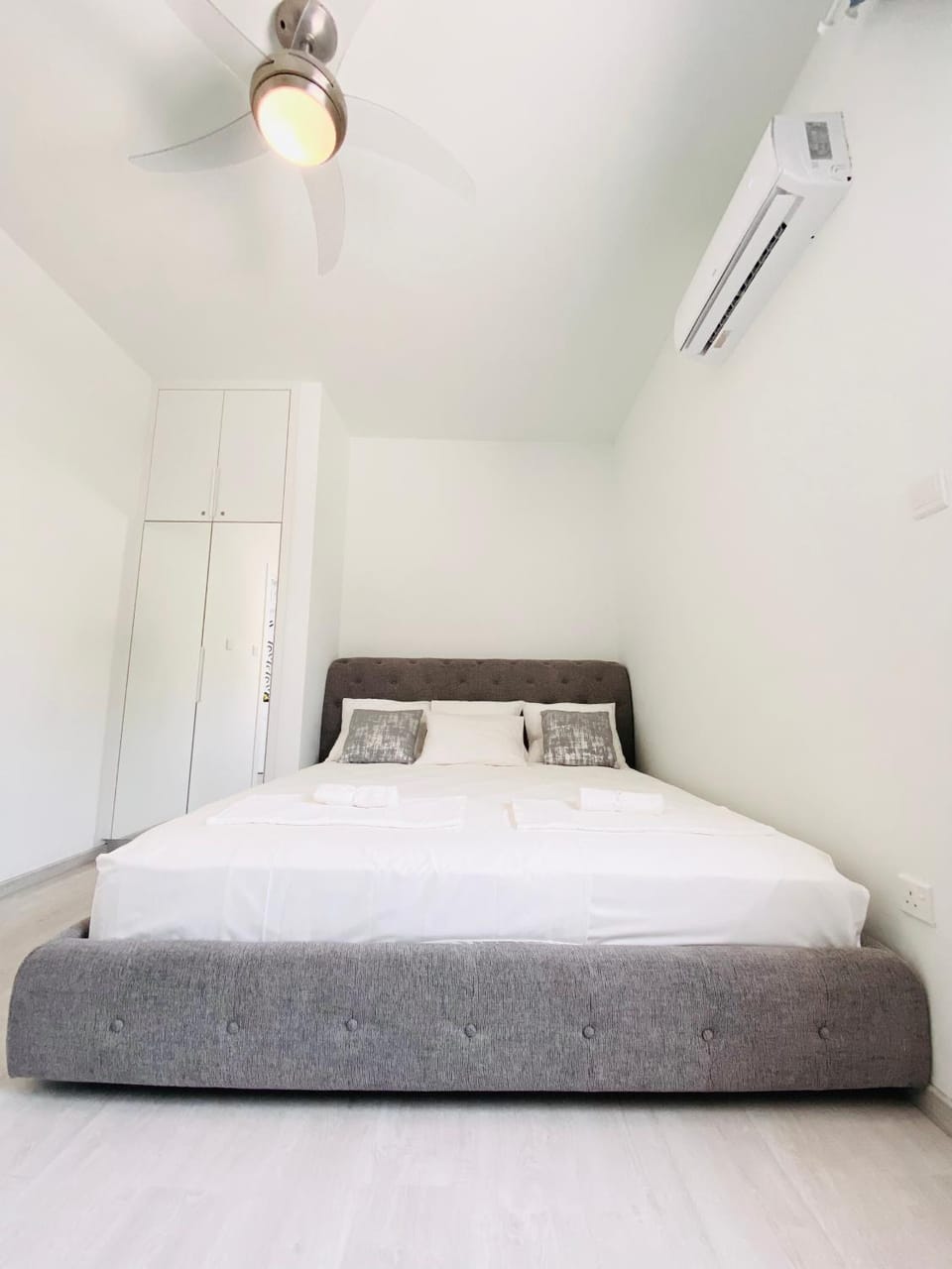 Photo of the whole room, Bedroom