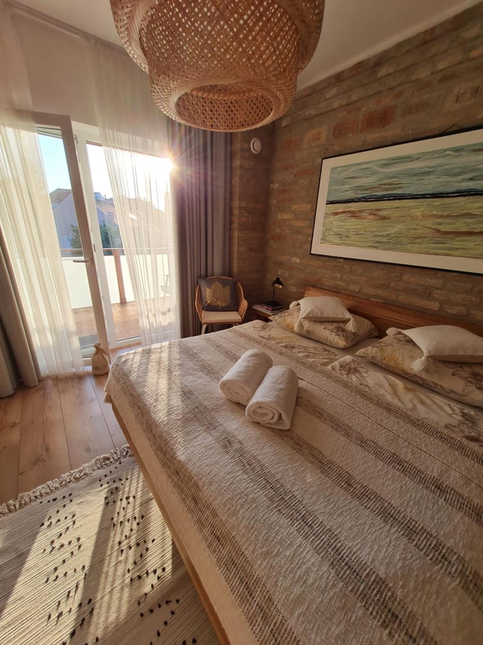 Photo of the whole room, Bedroom, towels
