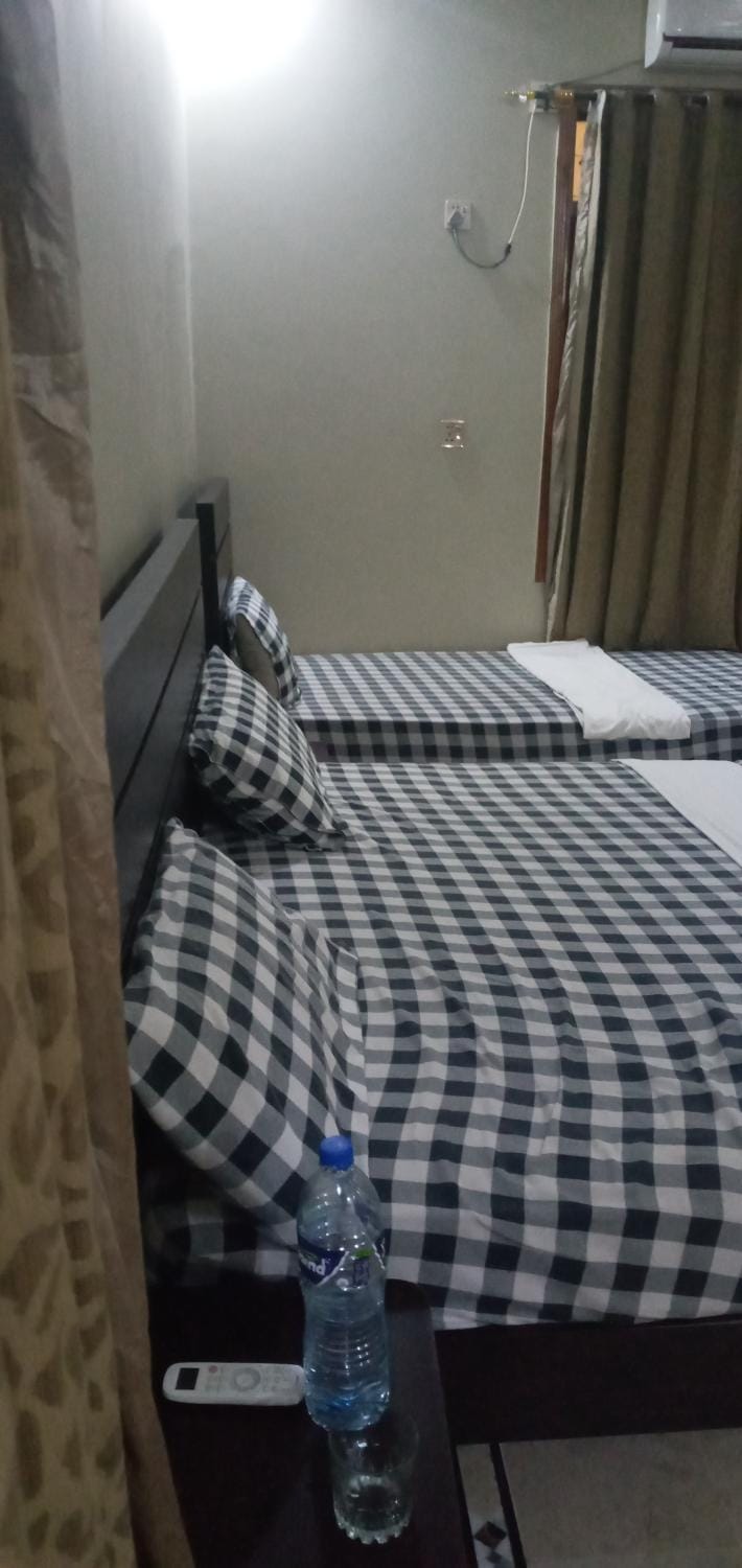 Karachi Guest House Bed and Breakfast in Karachi
