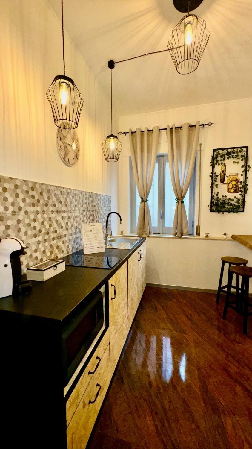 Kitchen or kitchenette, Dining area, minibar