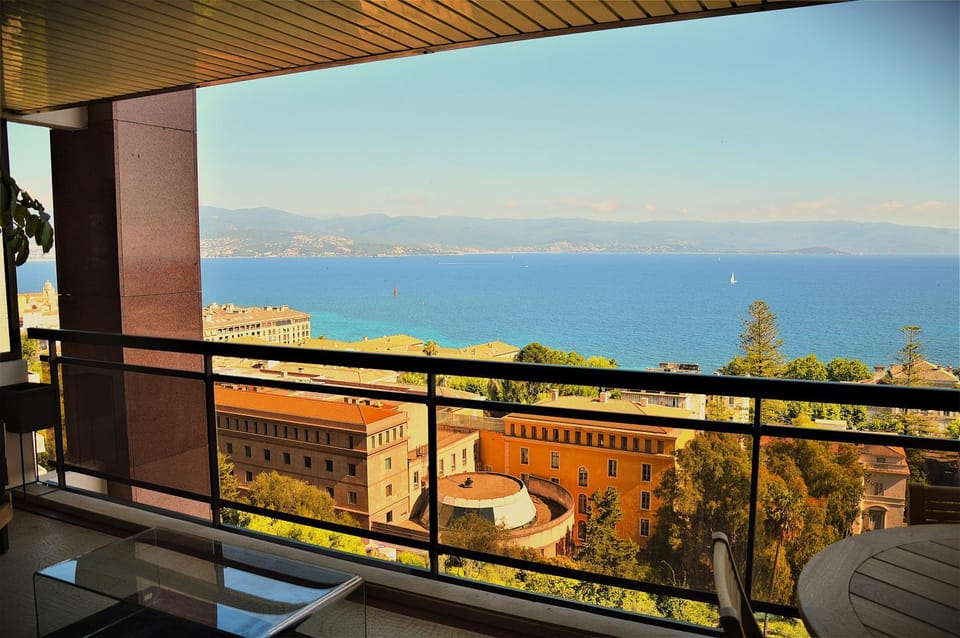Grand T2 STANDING AJACCIO Proche centre et plages VUE PANORAMIQUE PARKING PRIVE Apartment in Ajaccio