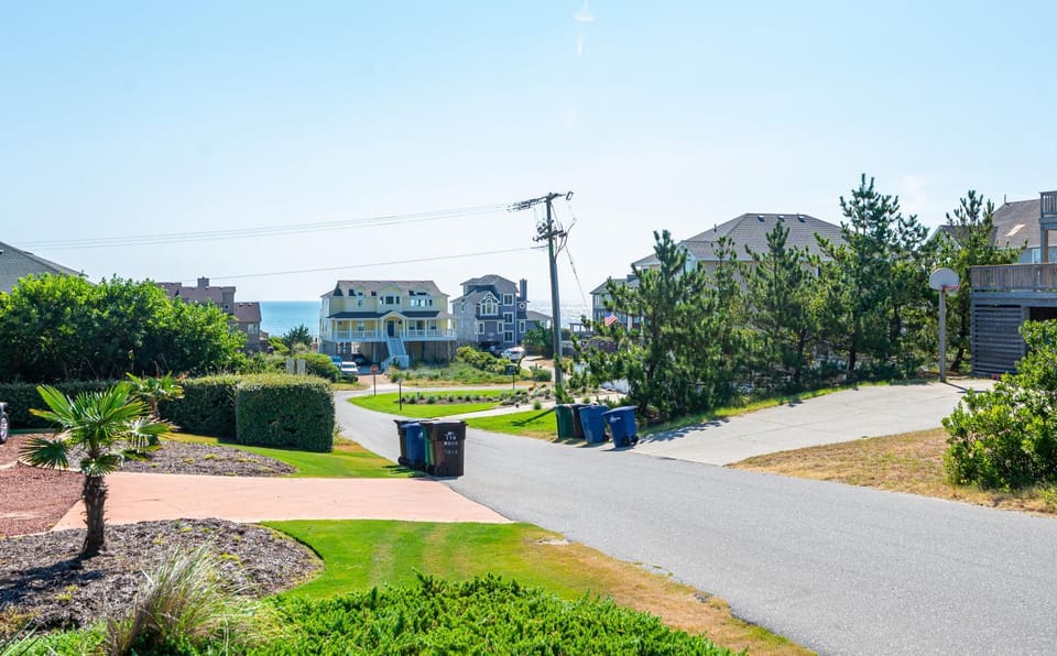 Idaho Surf Club - Duck, Carolina Dunes, Ocean View, 130 Yds to Beach, Pool, Pets OK, Flex Stays House in Duck
